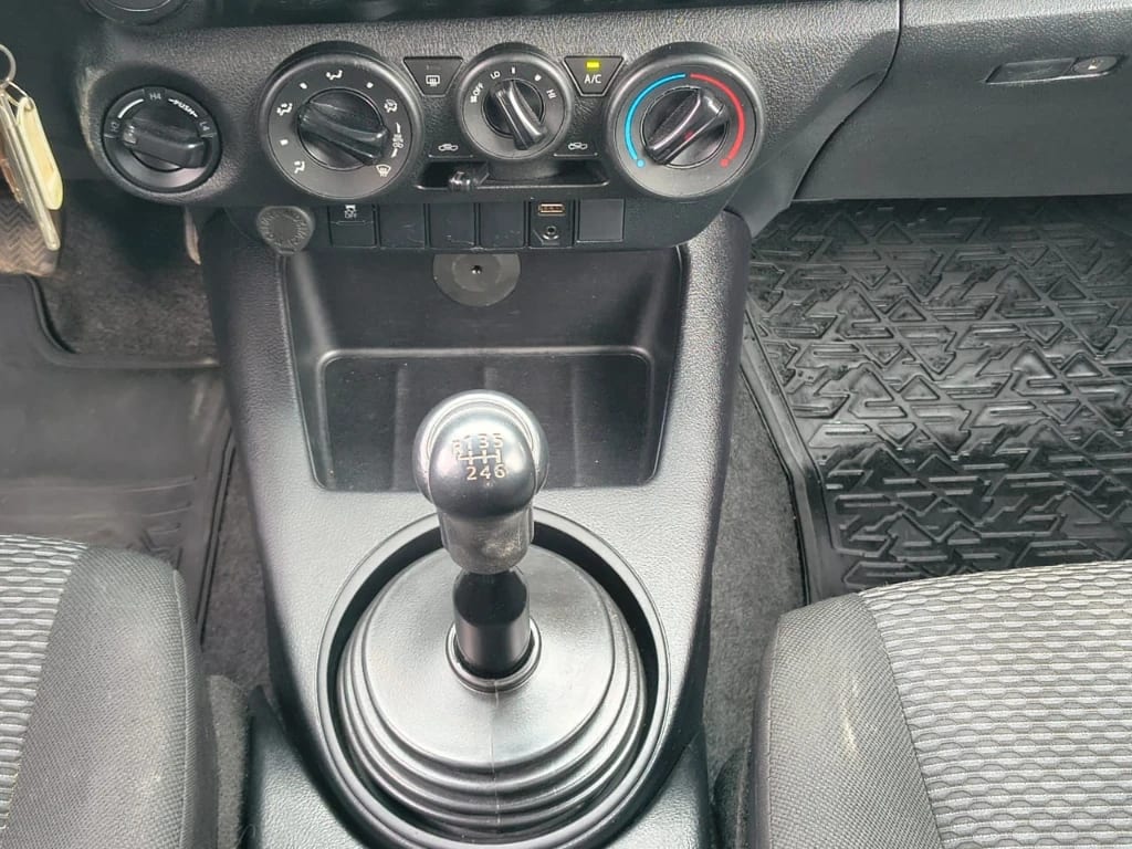 Toyota Hilux Dc 4x4 2.4 D Dx Mt año 2024