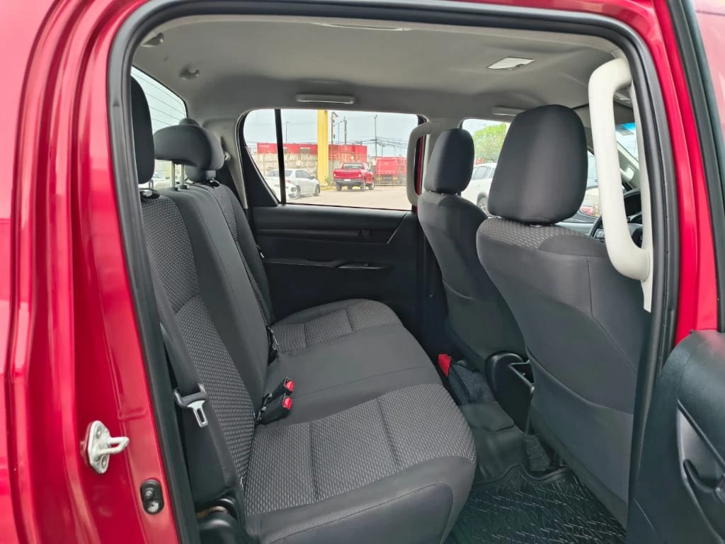 Toyota Hilux Dc 4x4 2.4 D Dx Mt año 2023