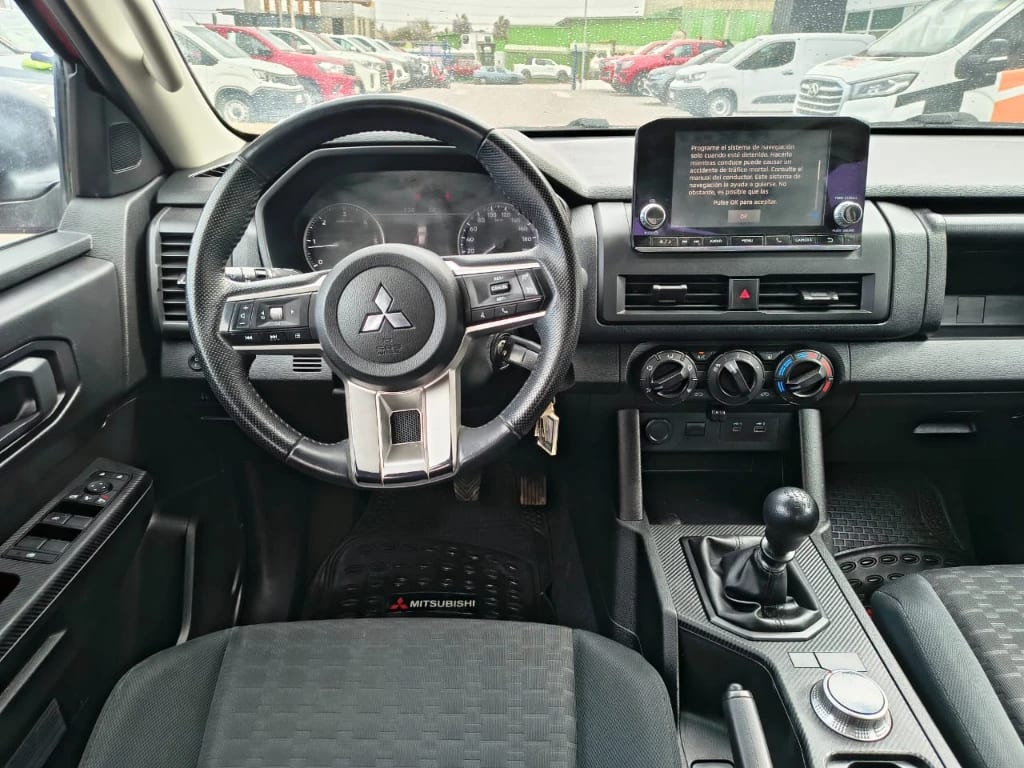 Mitsubishi L200 Katana D/c 2.4 Tdi Mt Xrt 4x4 año 2024