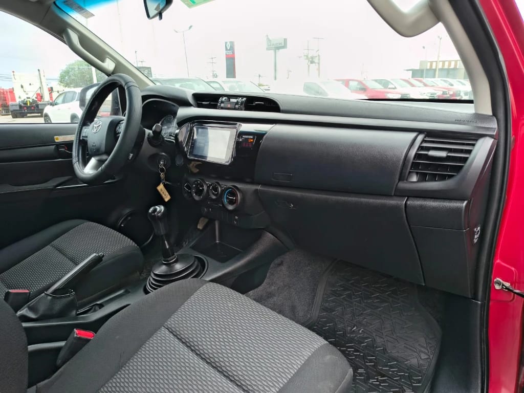 Toyota Hilux Dc 4x4 2.4 D Dx Mt año 2023