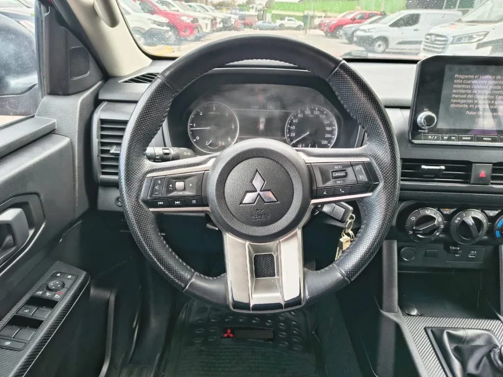 Mitsubishi L200 Katana D/c 2.4 Tdi Mt Xrt 4x4 año 2024