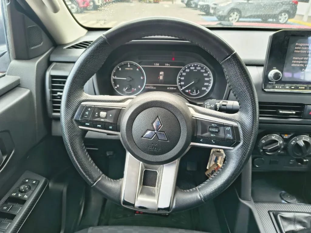 Mitsubishi L200 Katana D/c 2.4 Tdi Mt Xrt 4x4 año 2024