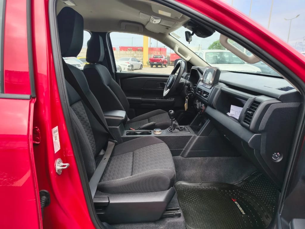Mitsubishi L200 Katana D/c 2.4 Tdi Mt Xrt 4x4 año 2024
