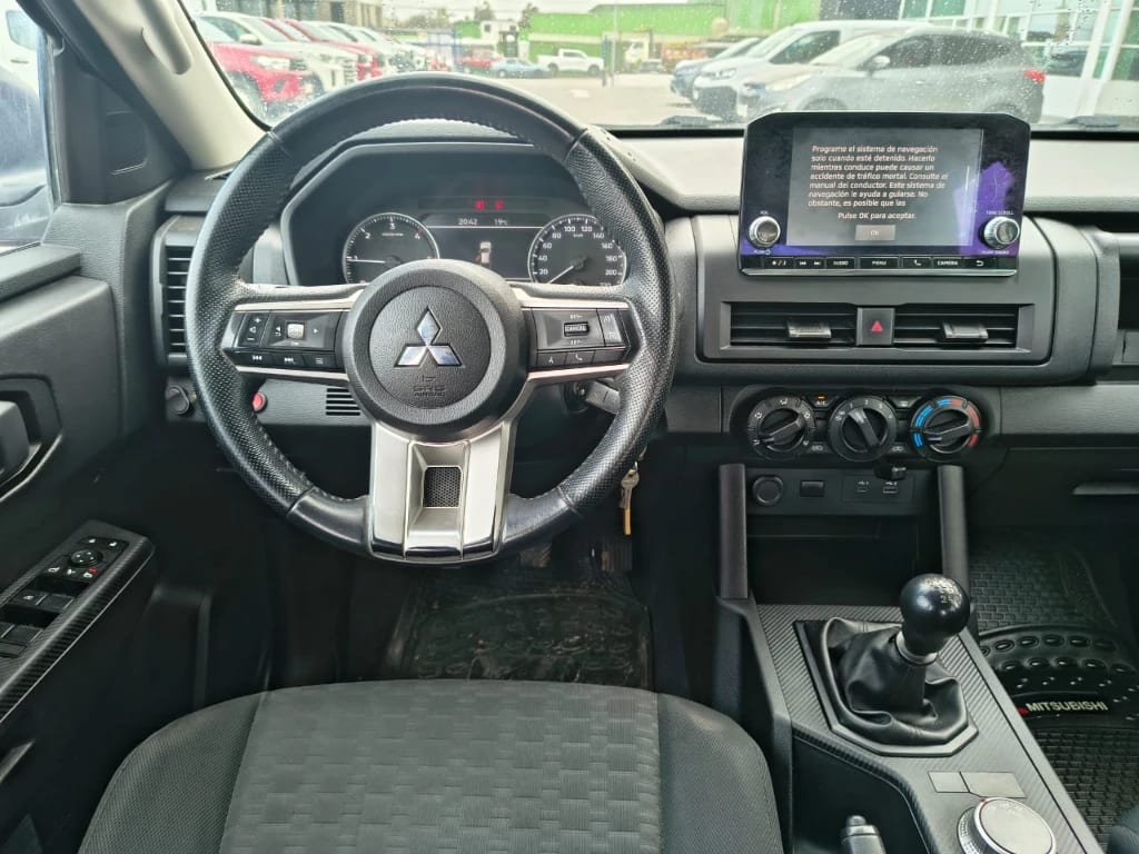 Mitsubishi L200 Katana D/c 2.4 Tdi Mt Xrt 4x4 año 2024