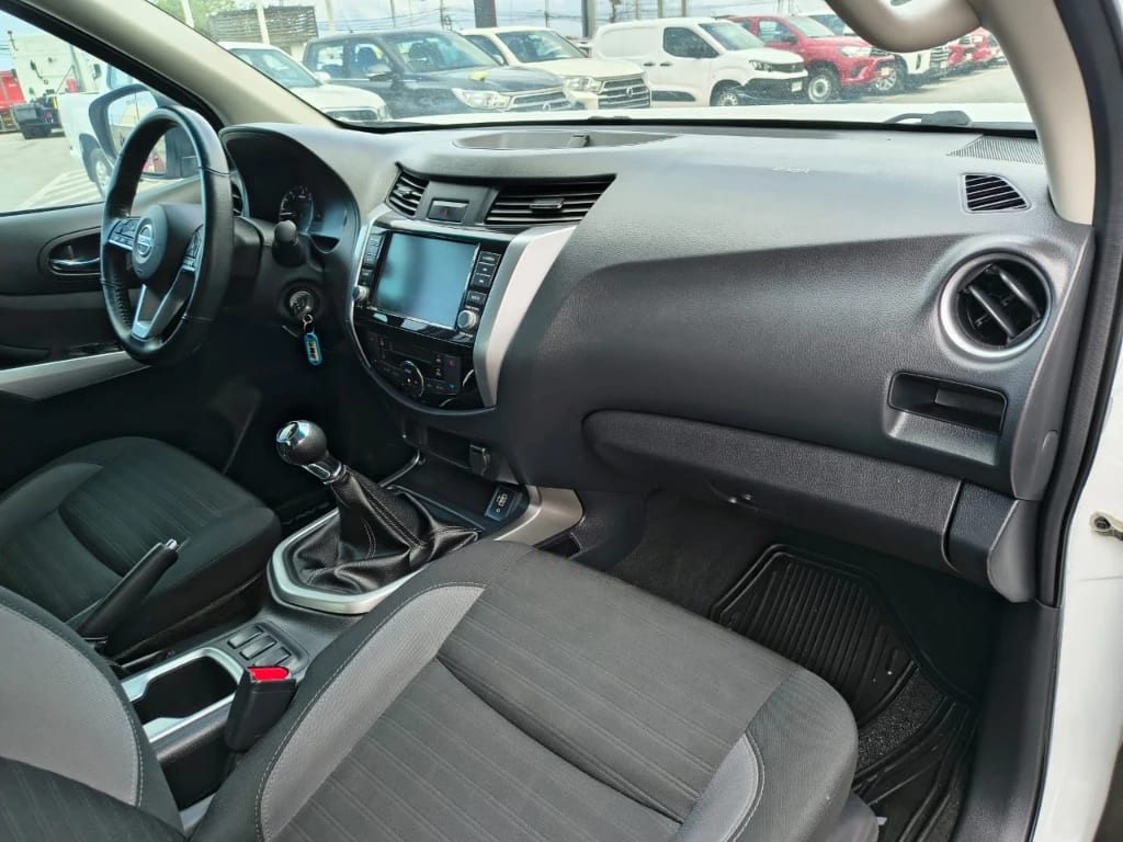 Nissan Navara Dc 4x2 2.3tdi Xe año 2022