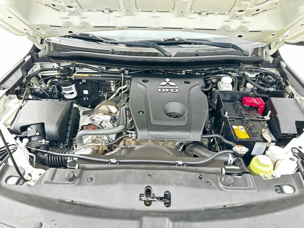 Mitsubishi L200 L200 4x2 Katana D/c 2.4 Td Mt Cr año 2023
