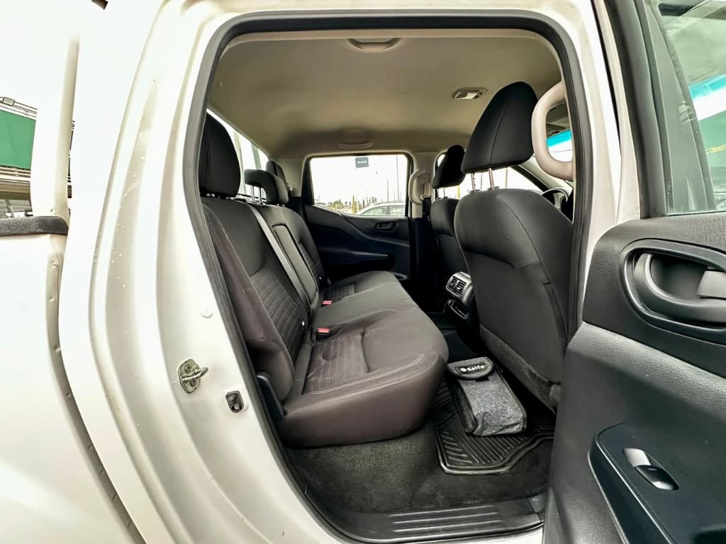 Nissan Navara Navara Dc 4x2 2.3 Tdi Se año 2023