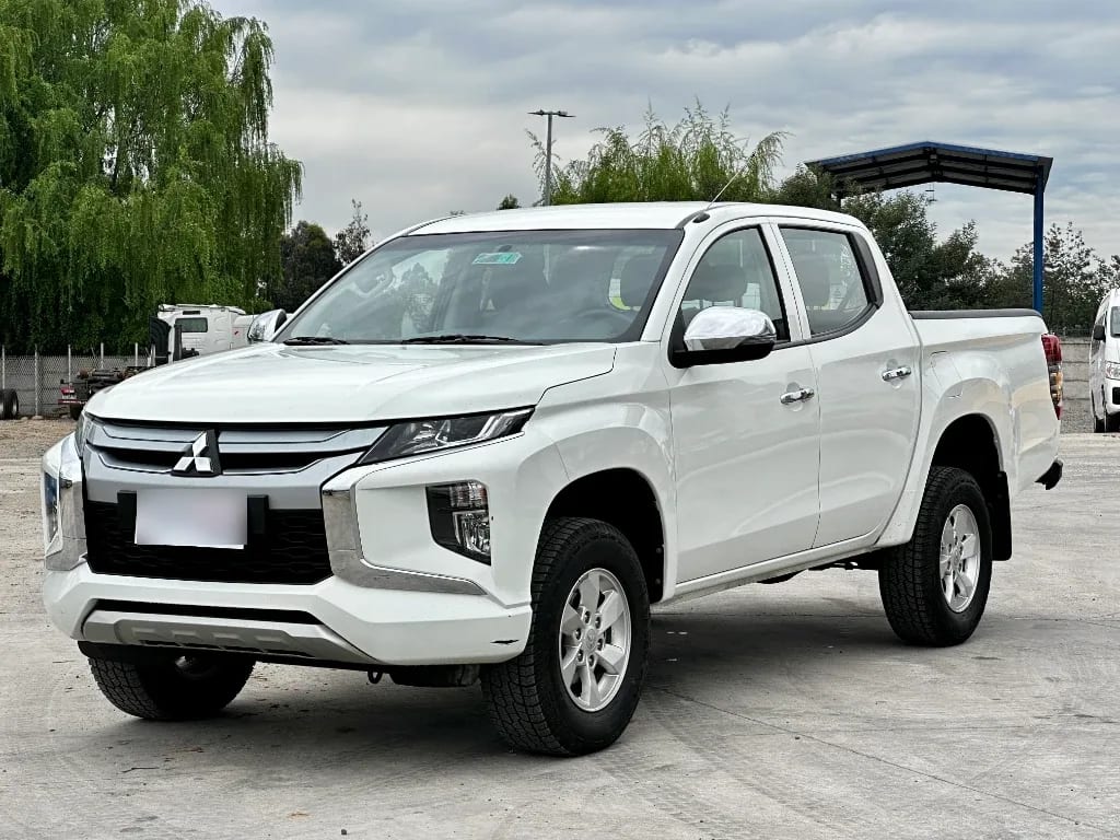 Mitsubishi L200 L200 4x2 Katana D/c 2.4 Td Mt Cr año 2023