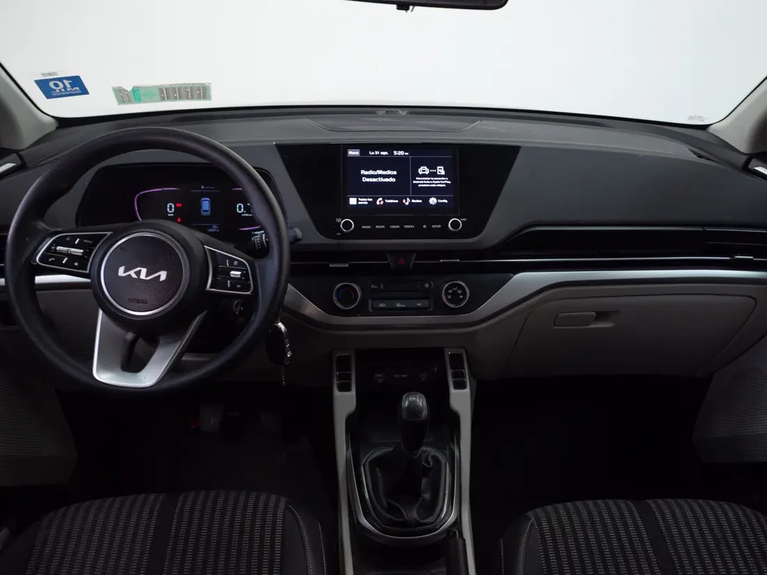 Kia Carens 1.5 Lx 7p Mt año 2024