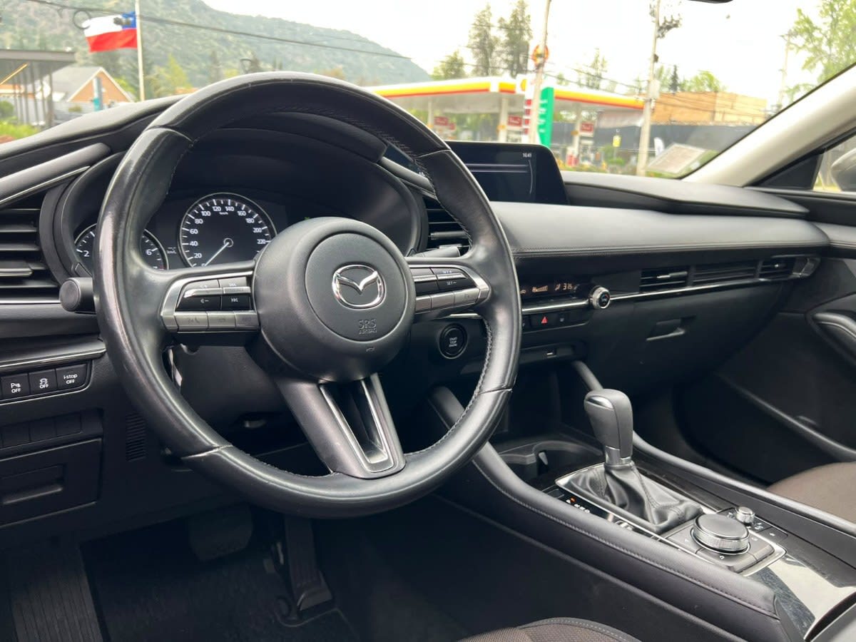 Mazda Mazda 3 Sedan 2.0 At año 2023
