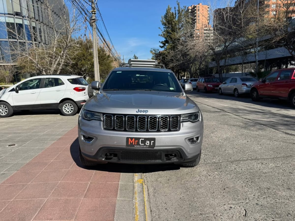 Jeep Grand Cherokee Laredo 4x4 año 2018
