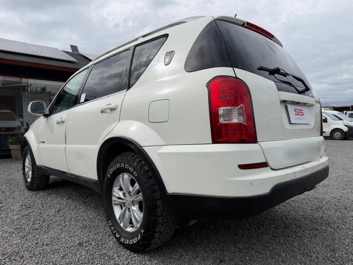 Ssangyong Rexton 4x2 Mt6 2.0 Hdi año 2015