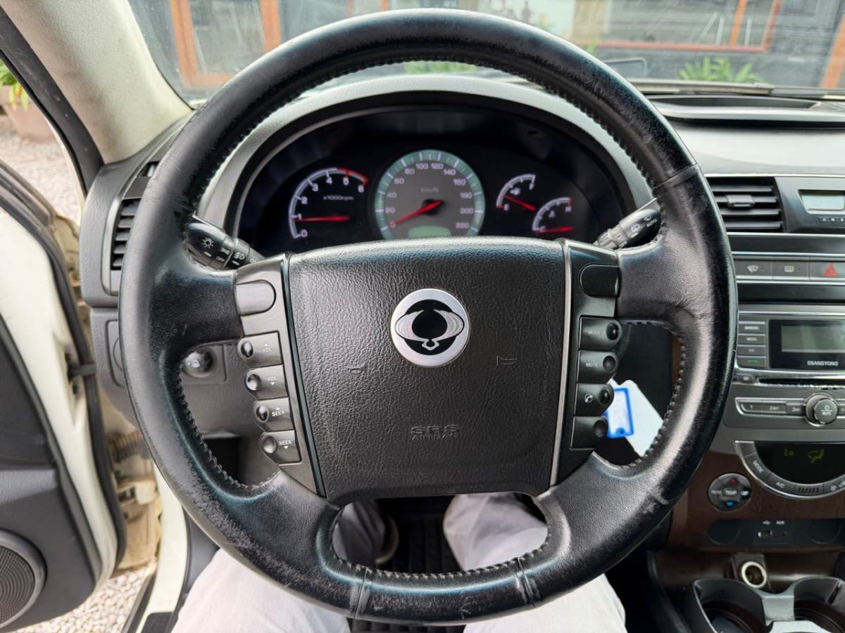 Ssangyong Rexton 4x2 Mt6 2.0 Hdi año 2015