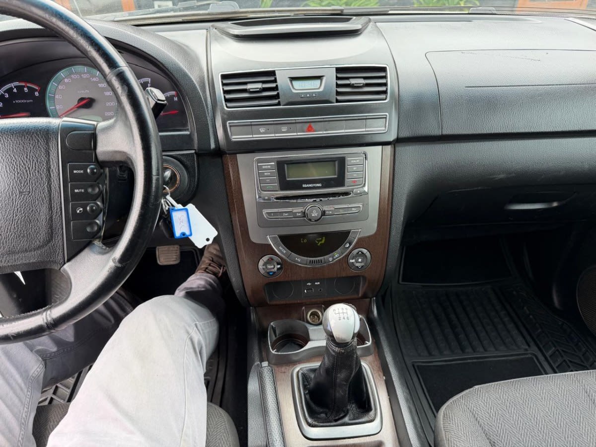 Ssangyong Rexton 4x2 Mt6 2.0 Hdi año 2015