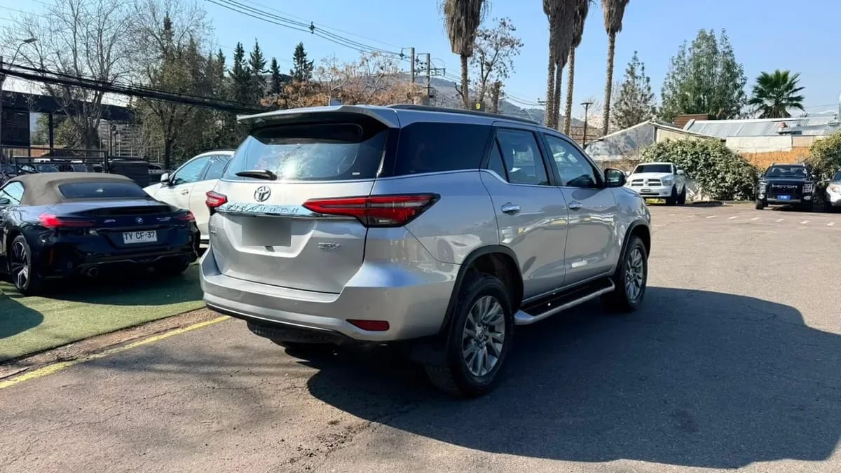 Toyota Fortuner 2.8 Srx Tdi Diesel 4x4 At 5p año 2022
