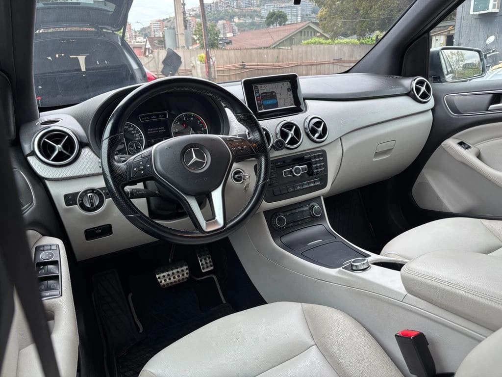 Mercedes-Benz B 180 1.6 Turbo Auto año 2014