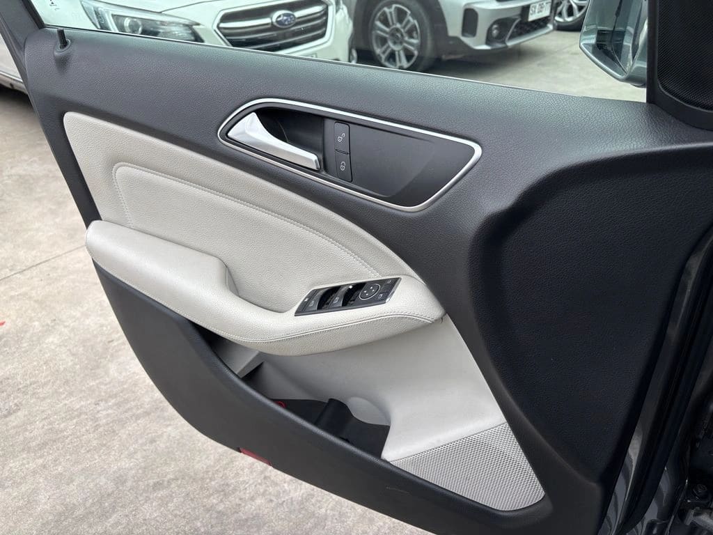 Mercedes-Benz B 180 1.6 Turbo Auto año 2014