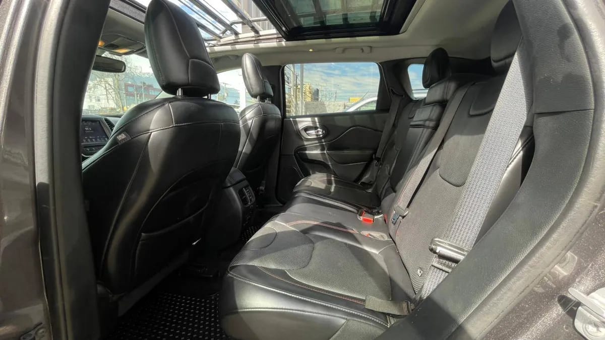 Jeep Cherokee 3.2 Trailhawk 4x4 At 5p año 2019