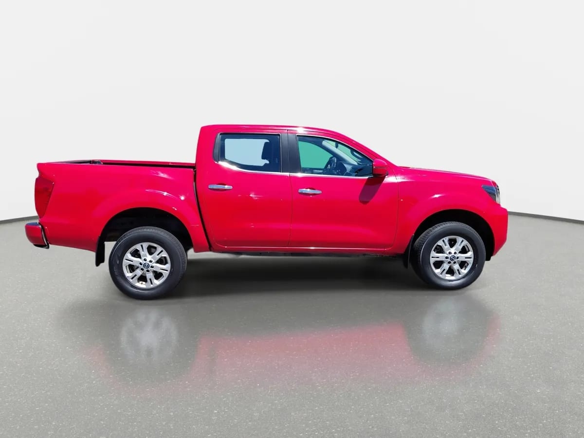 Nissan Navara 2.3d Xe Diesel 4x2 Dob.cab. Mt 4p año 2024