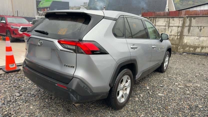 Toyota Rav 4 2.0 Le 4x2 Mt 5p año 2022