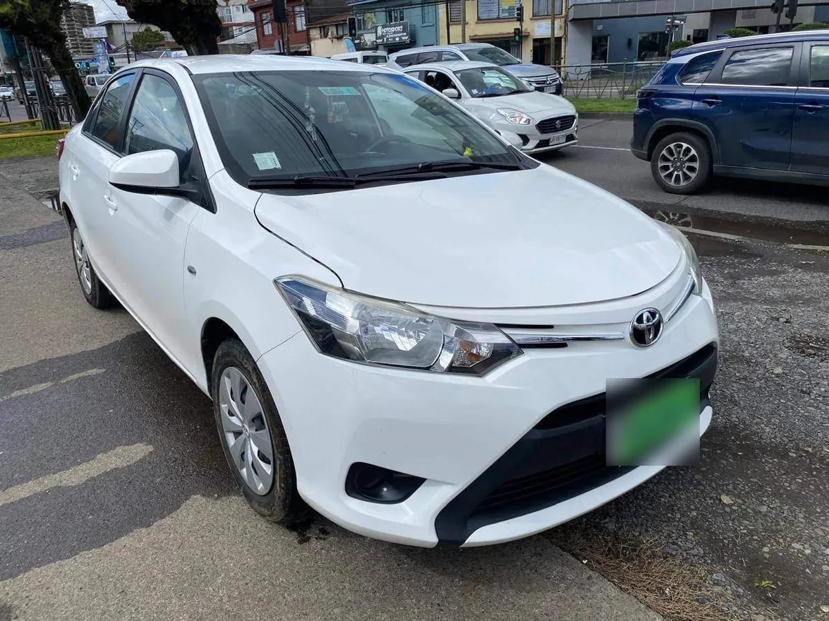 Toyota Yaris 1.5 Gli E 4x2 Mt 4p año 2017