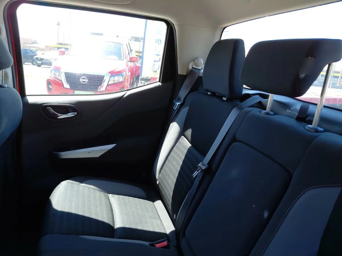 Nissan Navara 2.3d Xe Diesel 4x2 Dob.cab. Mt 4p año 2024