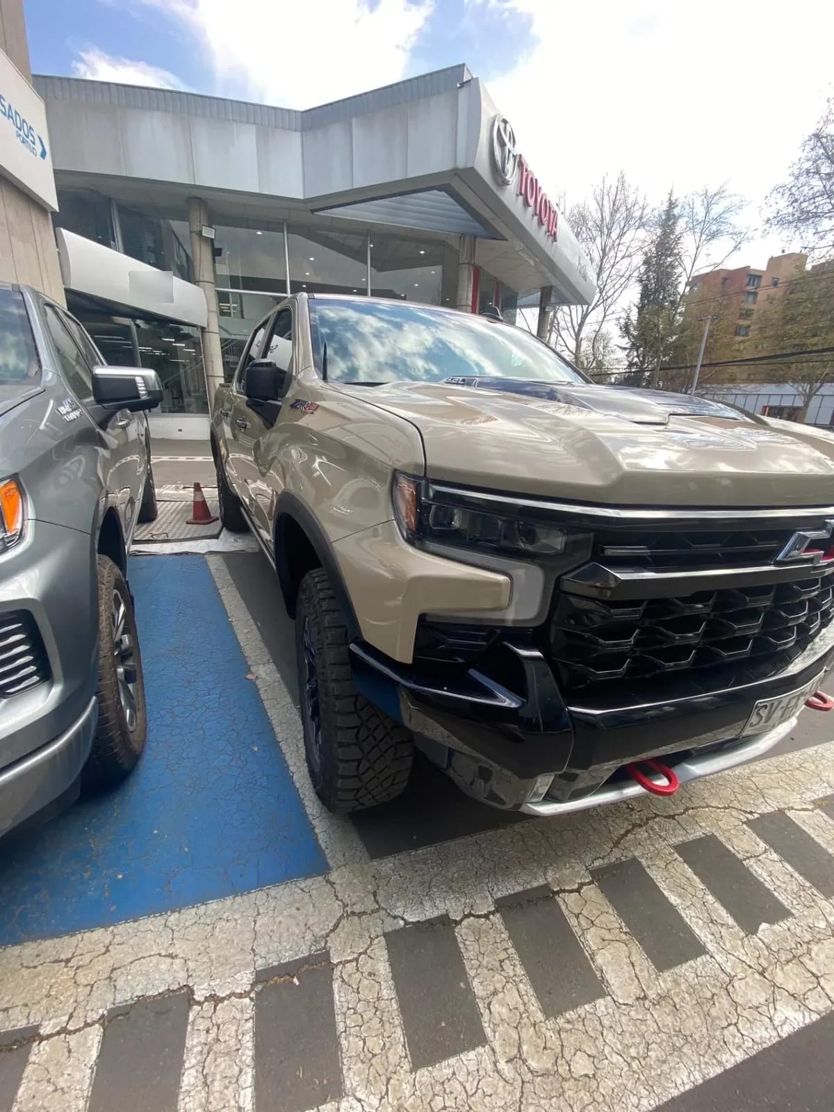 Chevrolet Silverado 6.2 Zr2 4x4 At 4p año 2023