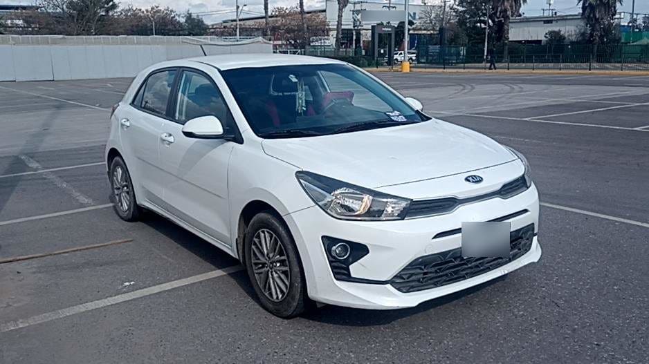 Kia Rio 5 1.4 Lx 4x2 Hb Ac Ci 6mt 5p año 2022