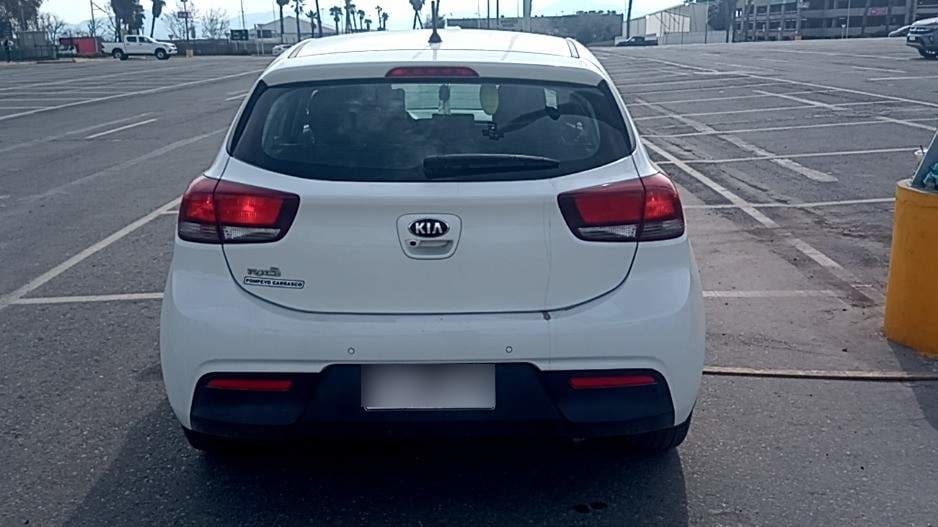 Kia Rio 5 1.4 Lx 4x2 Hb Ac Ci 6mt 5p año 2022