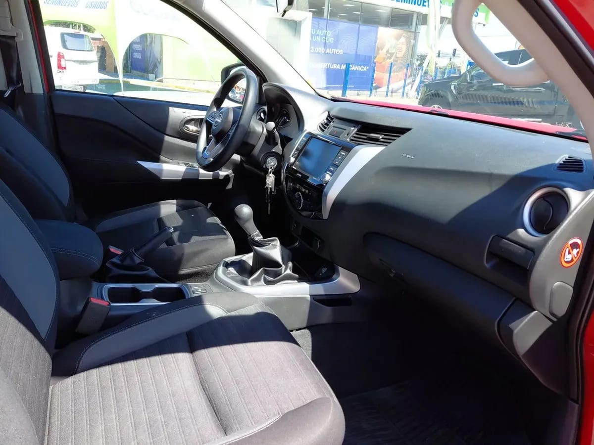 Nissan Navara 2.3d Xe Diesel 4x2 Dob.cab. Mt 4p año 2024