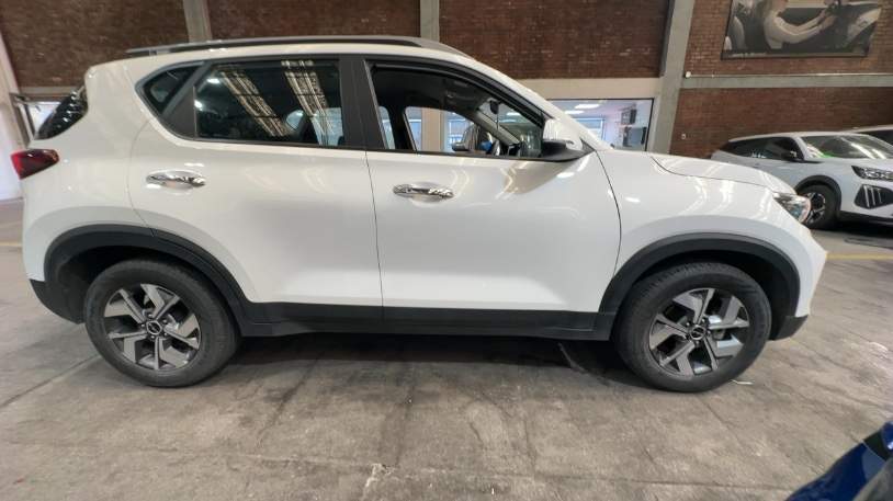 Kia Sonet 1.5 Ex 4x2 6mt 5p año 2023