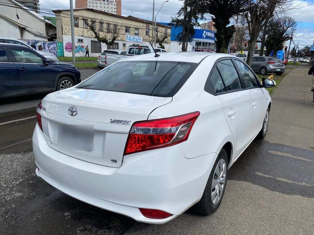 Toyota Yaris 1.5 Gli E 4x2 Mt 4p año 2017