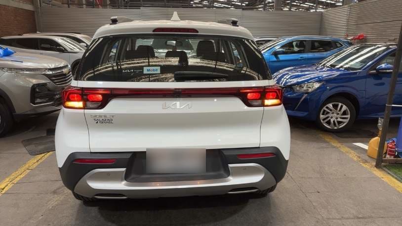 Kia Sonet 1.5 Ex 4x2 6mt 5p año 2023