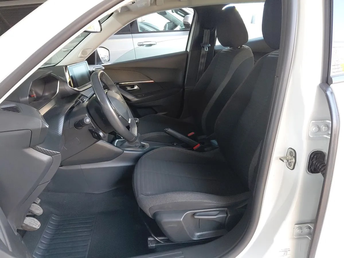 Peugeot 2008 1.2 Active Puretech 4x2 130 Mt 5p año 2021