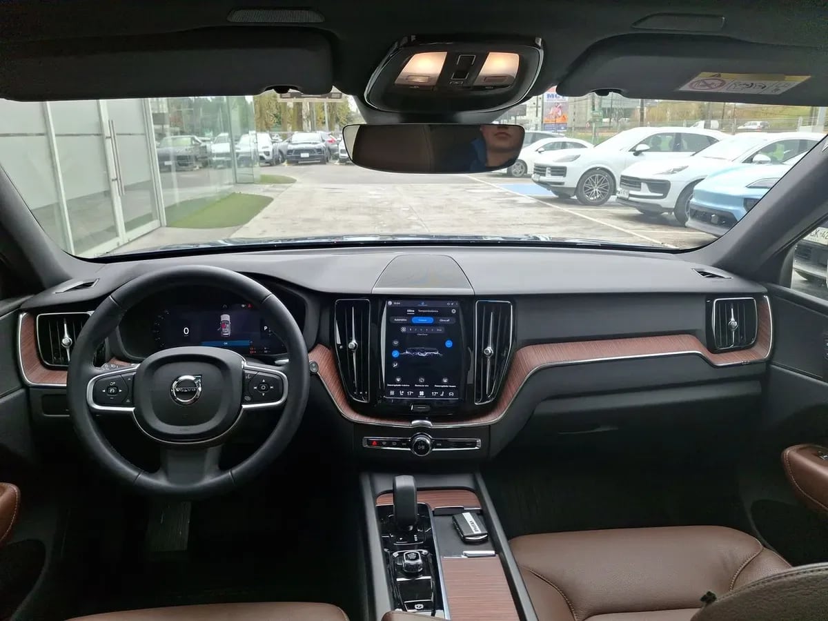 Volvo Xc60 2.0 T8 Recharge Plus Hybrid Awd At 5p año 2025