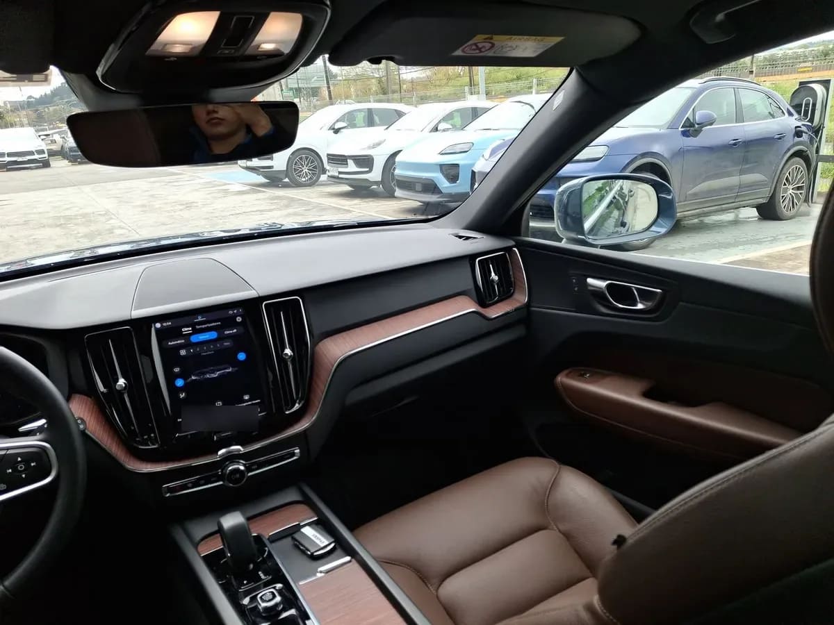 Volvo Xc60 2.0 T8 Recharge Plus Hybrid Awd At 5p año 2025