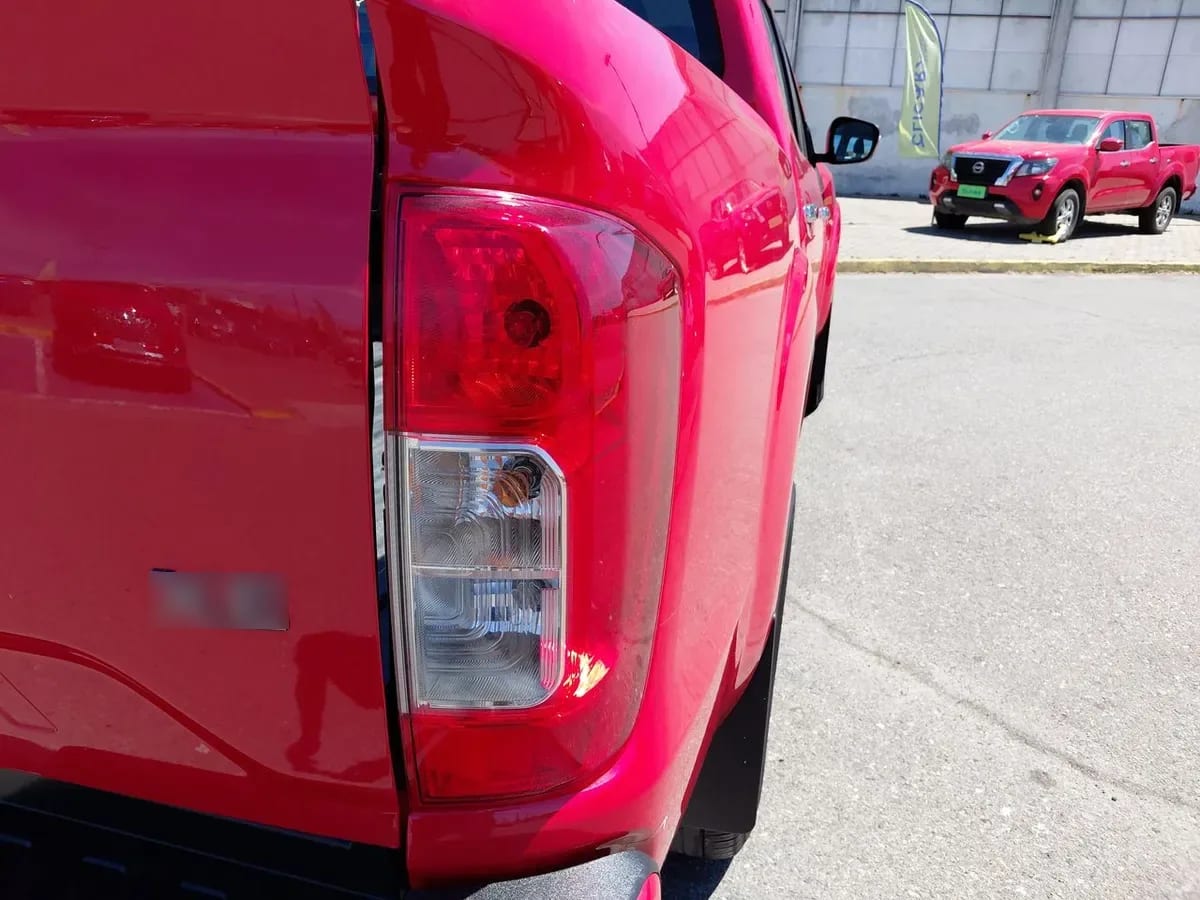 Nissan Navara 2.3d Xe Diesel 4x2 Dob.cab. Mt 4p año 2024
