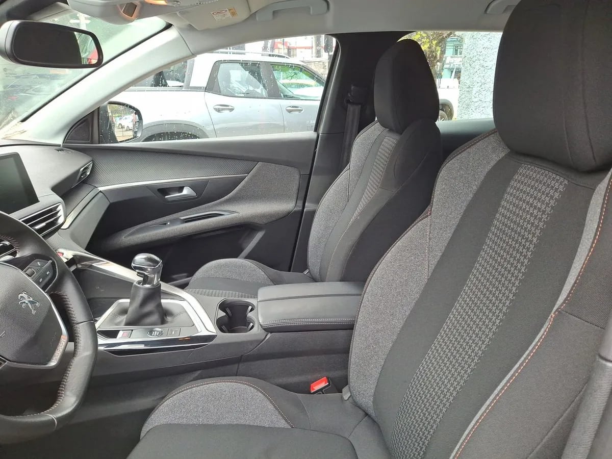 Peugeot 3008 1.2 Active Pack Puretech 4x2 130 Mt6 5p año 2022