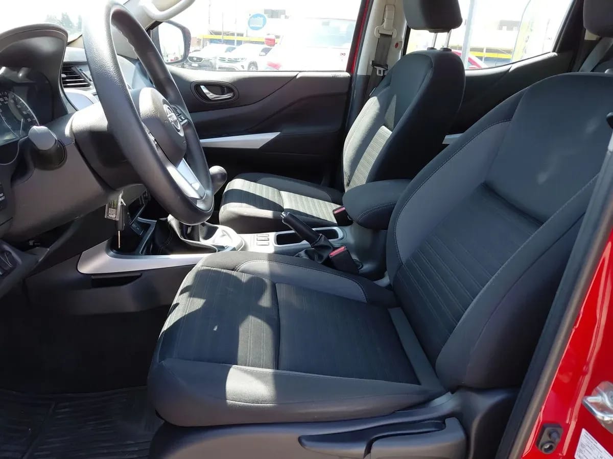 Nissan Navara 2.3d Xe Diesel 4x2 Dob.cab. Mt 4p año 2024