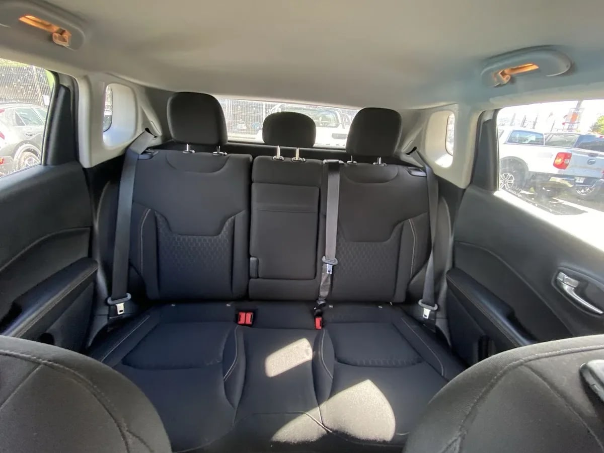 Jeep Compass 2.4 Sport Lx 4x2 6mt 5p año 2019