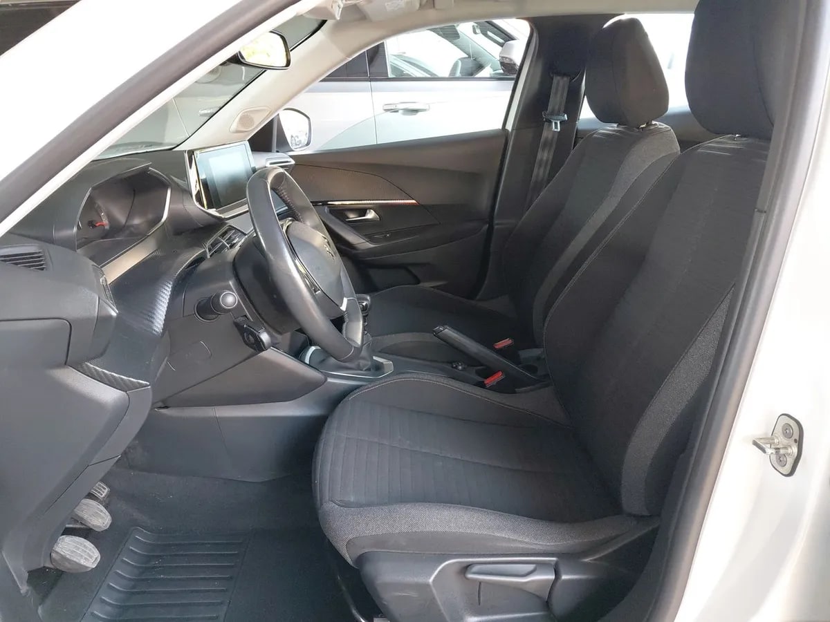 Peugeot 2008 1.2 Active Puretech 4x2 130 Mt 5p año 2021