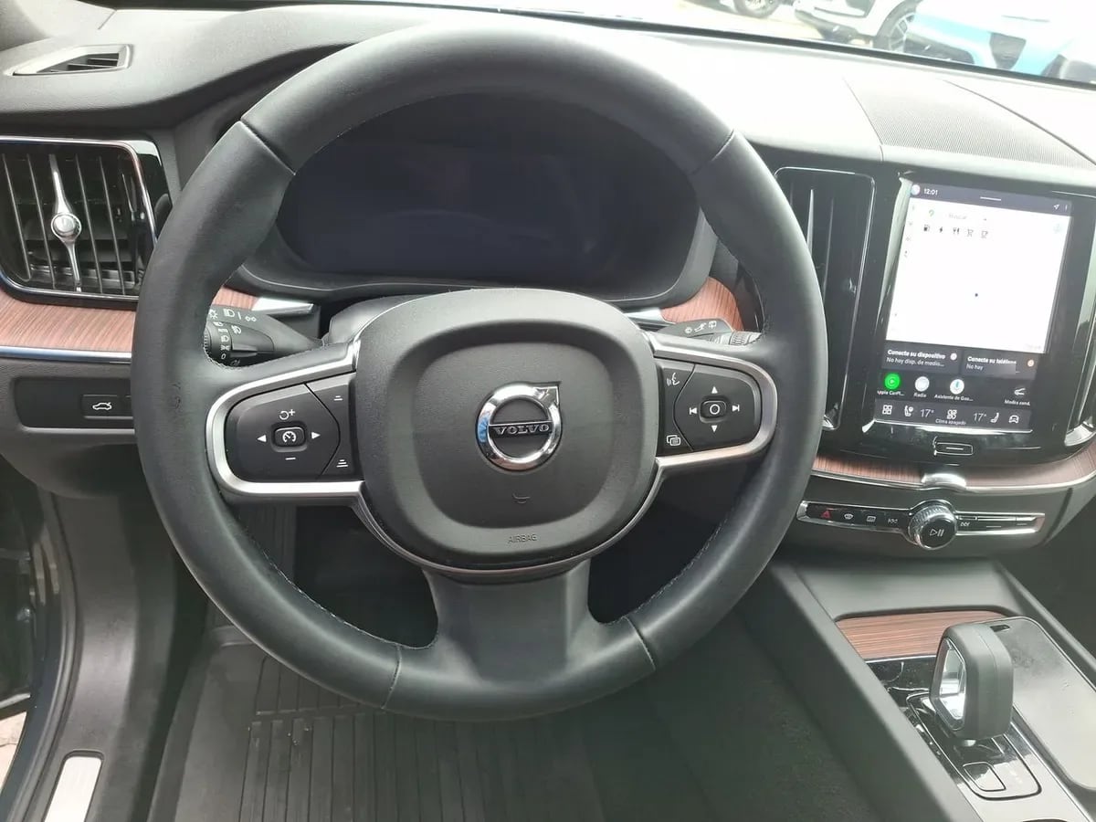 Volvo Xc60 2.0 T8 Recharge Plus Hybrid Awd At 5p año 2025