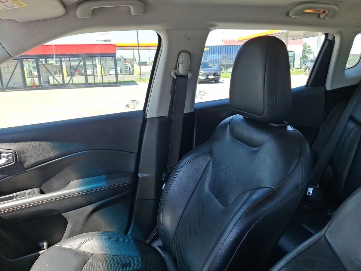 Jeep Compass 2.4 Longitude 4x2 Radio 8.4 9at 5p año 2019