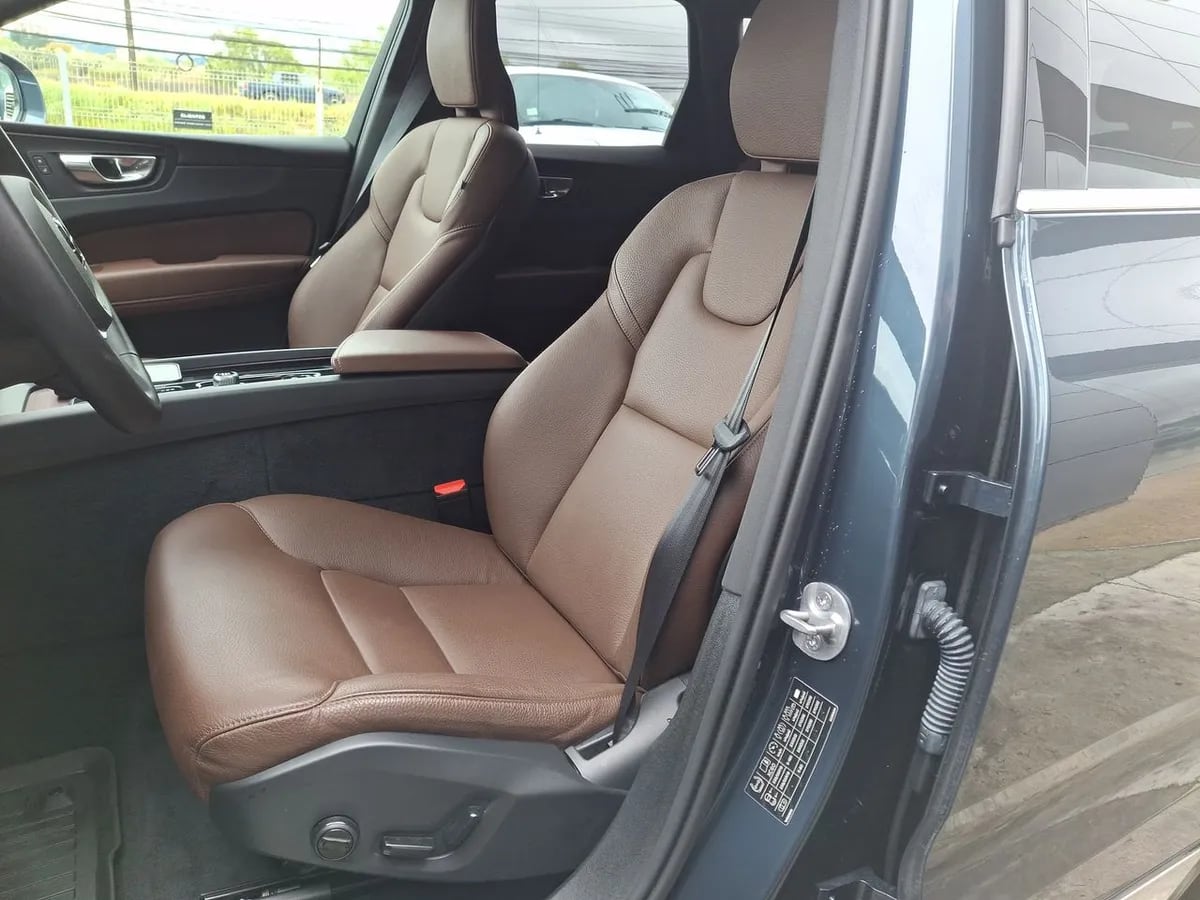 Volvo Xc60 2.0 T8 Recharge Plus Hybrid Awd At 5p año 2025