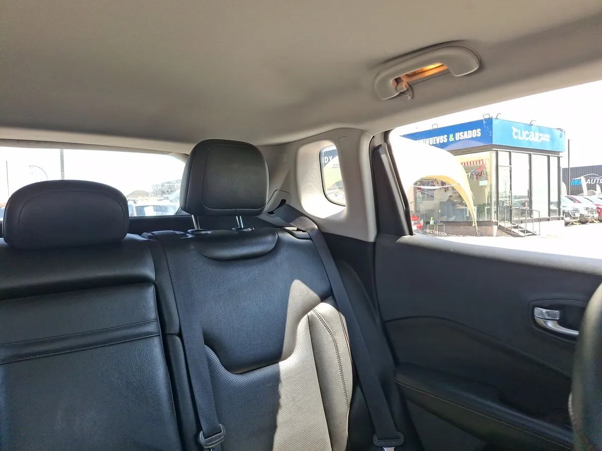 Jeep Compass 2.4 Longitude 4x2 Radio 8.4 9at 5p año 2019