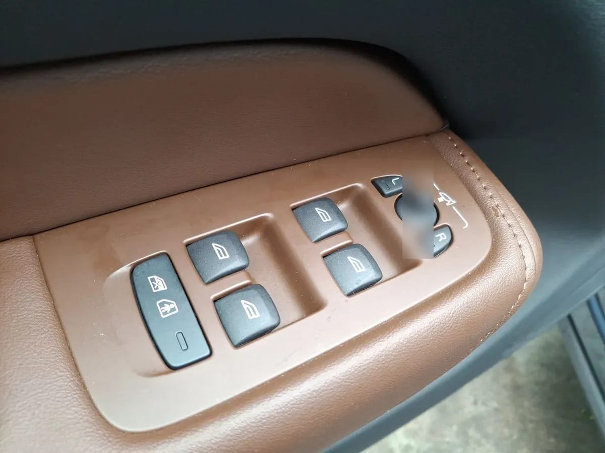 Volvo Xc60 2.0 T8 Recharge Plus Hybrid Awd At 5p año 2025