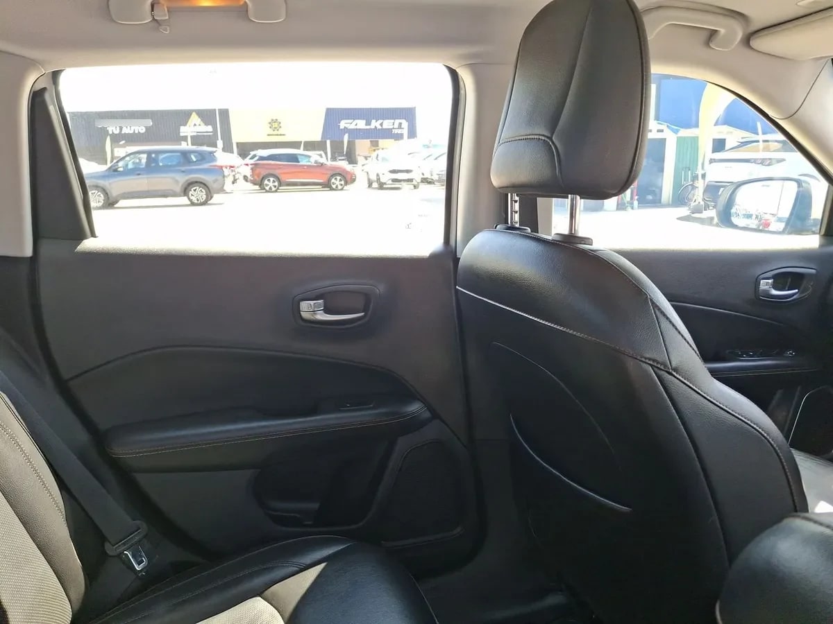 Jeep Compass 2.4 Longitude 4x2 Radio 8.4 9at 5p año 2019