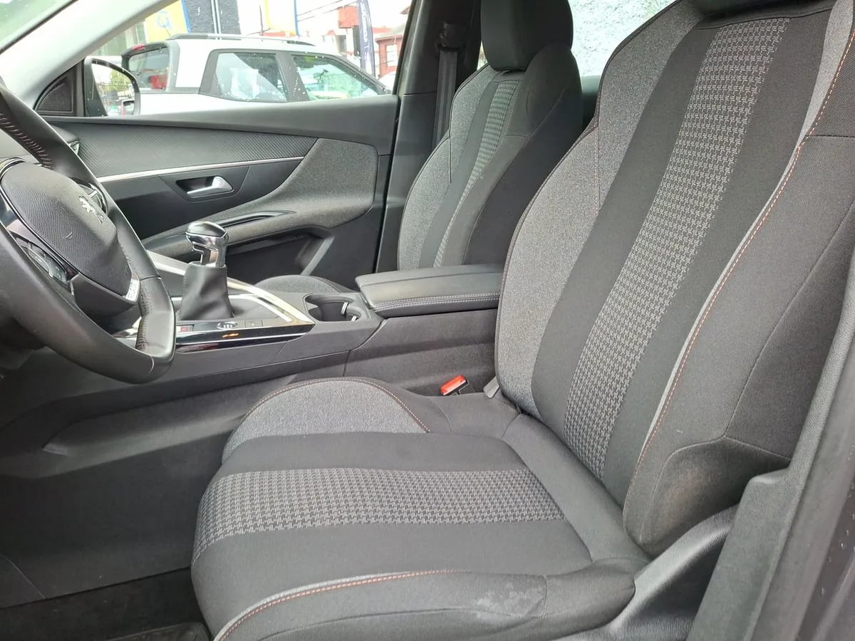 Peugeot 3008 1.2 Active Pack Puretech 4x2 130 Mt6 5p año 2022