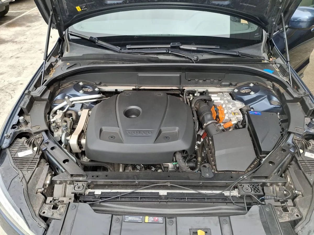 Volvo Xc60 2.0 T8 Recharge Plus Hybrid Awd At 5p año 2025