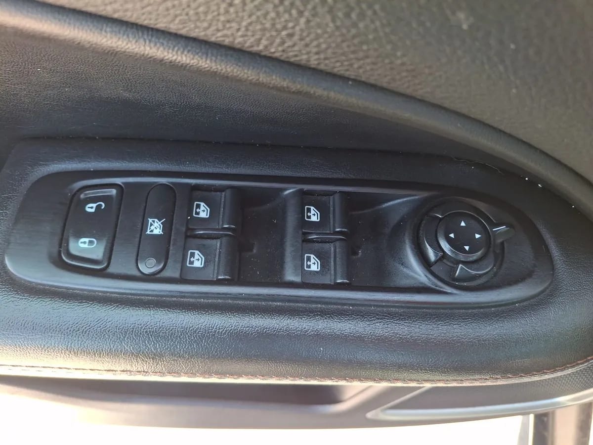 Jeep Compass 2.4 Longitude 4x2 Radio 8.4 9at 5p año 2019